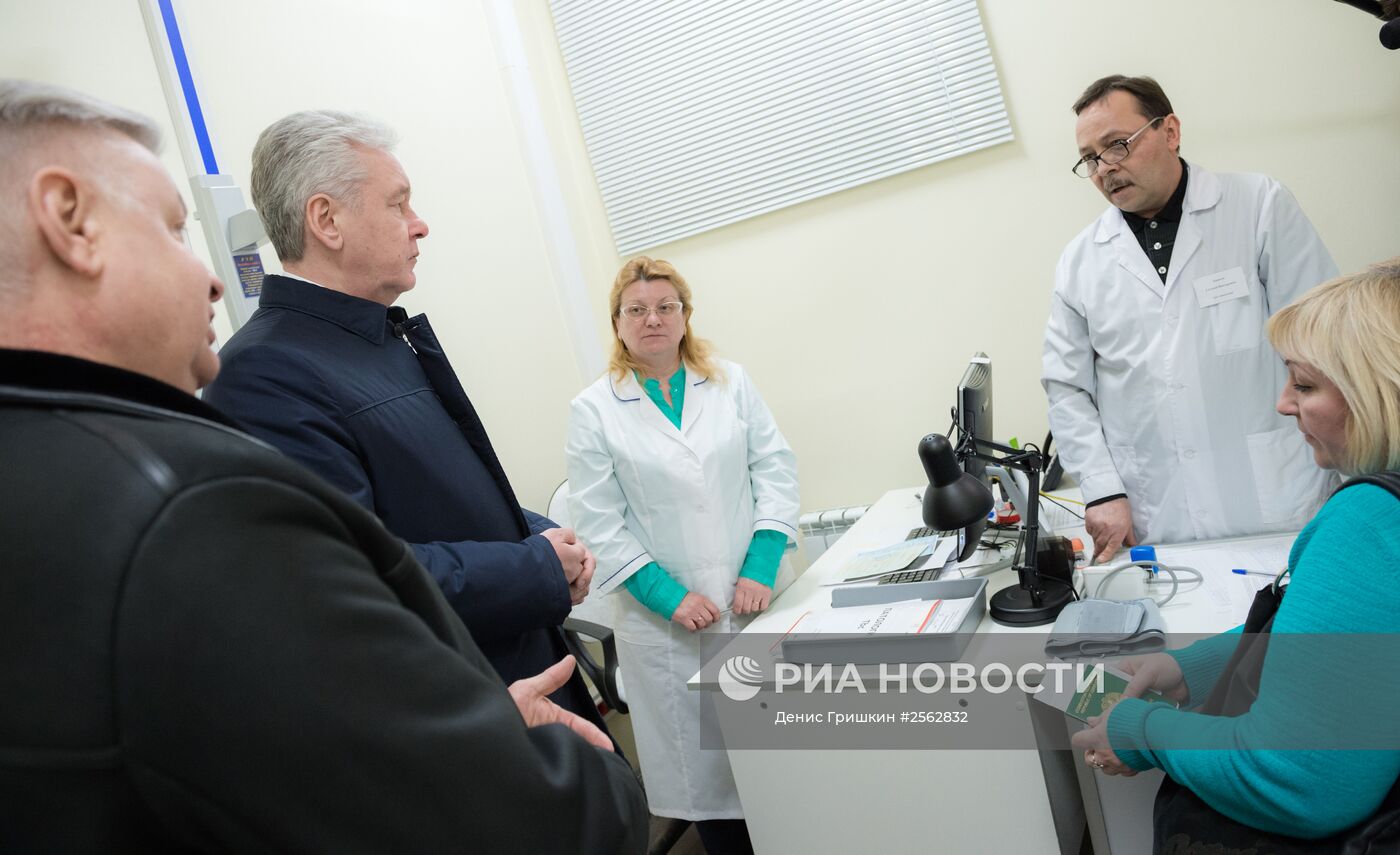 Мэр Москвы С.Собянин осмотрел новый многофункциональный миграционный центр