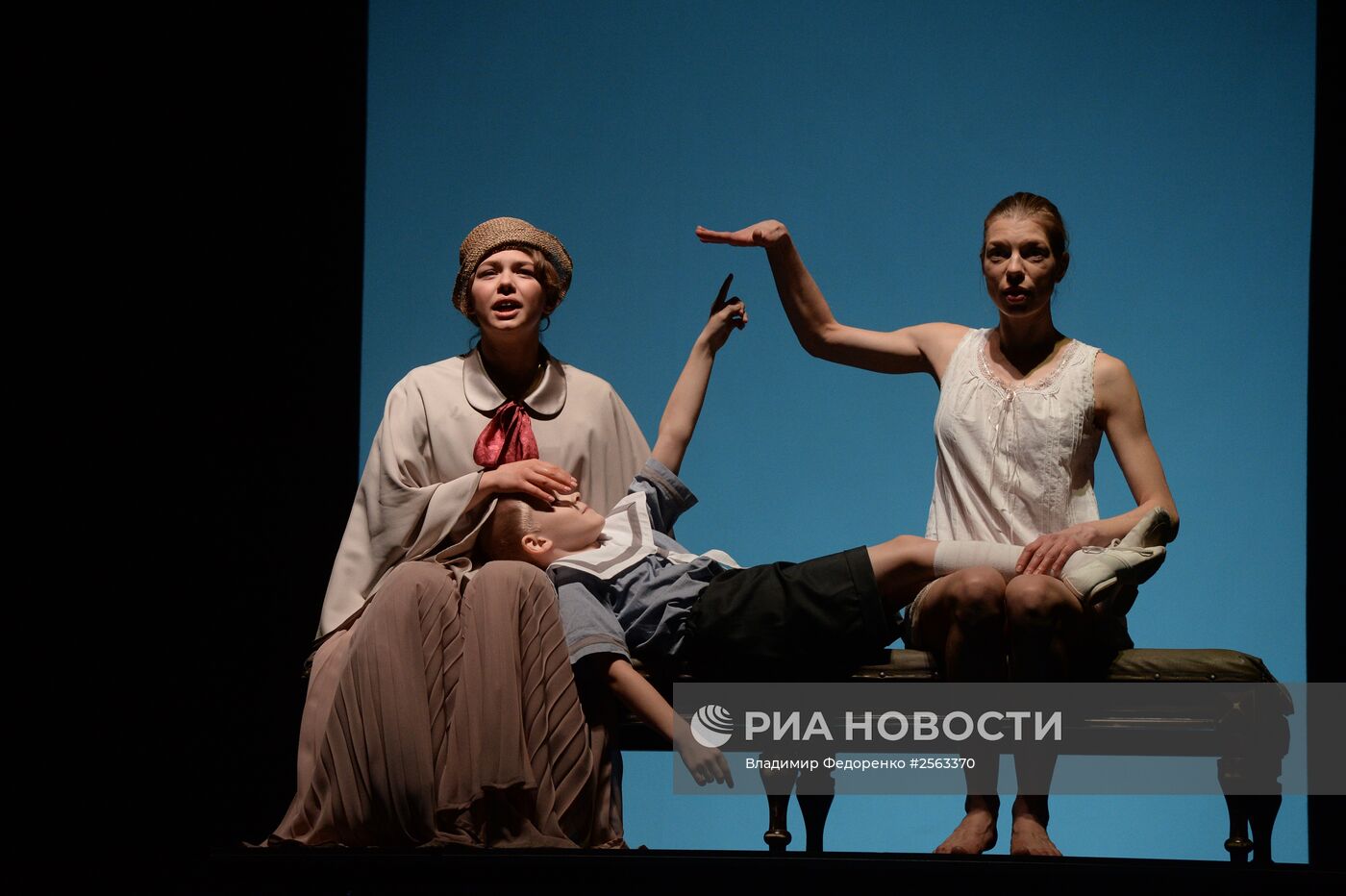 Предпремьерный показ спектакля "Вишневый сад" в Москве