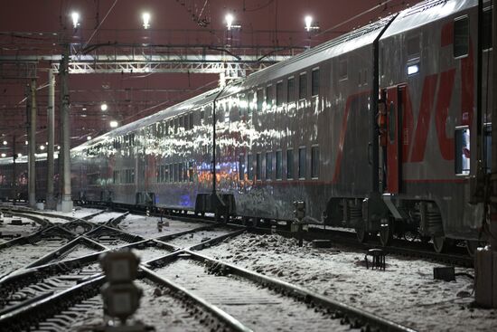 Отправка первого двухэтажного поезда Петербург-Москва