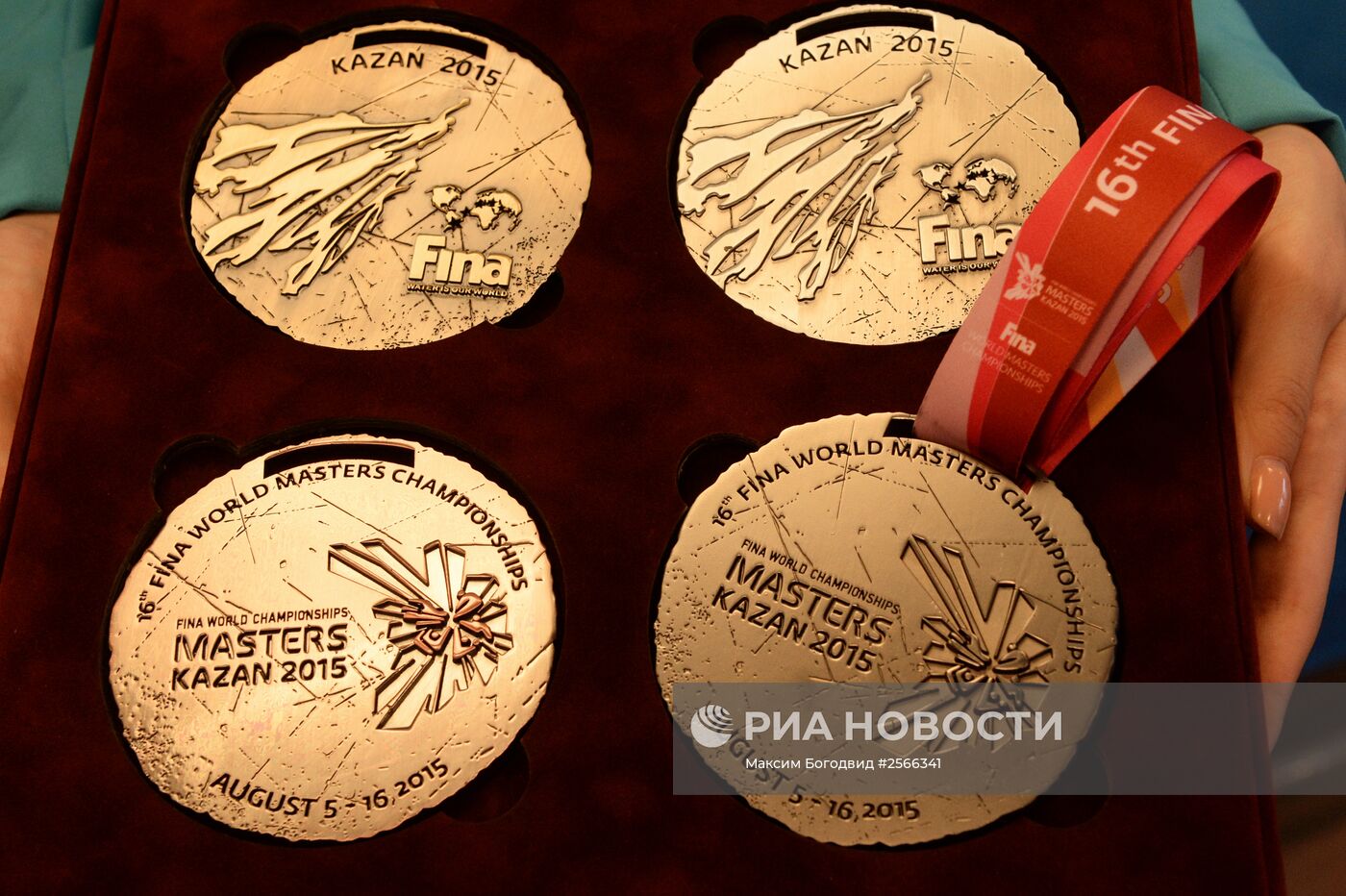 Презентация медалей XVI чемпионата мира по водным видам спорта в Казани