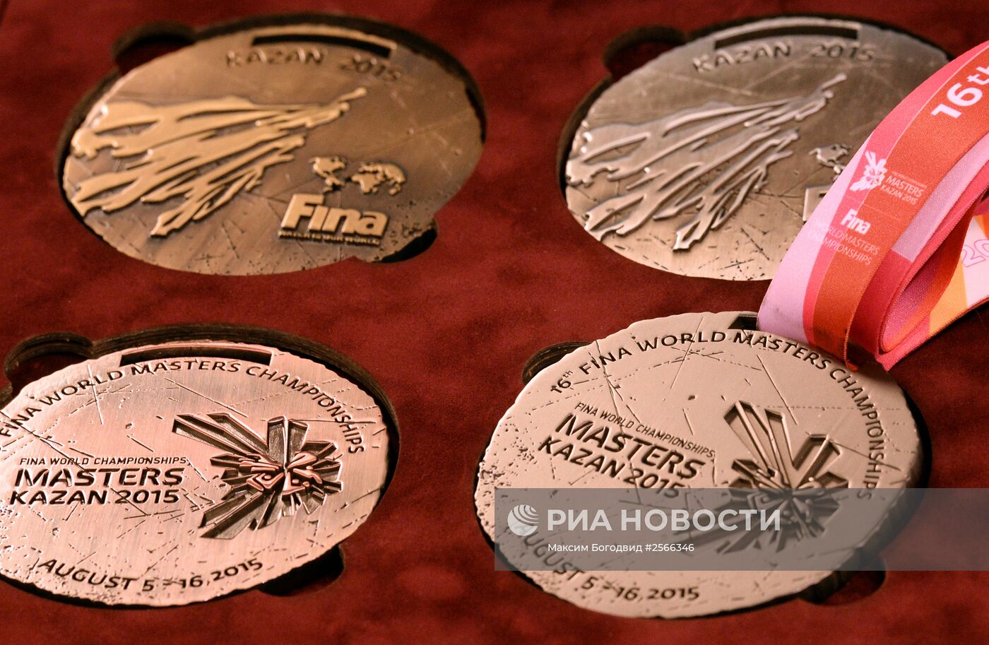 Презентация медалей XVI чемпионата мира по водным видам спорта в Казани