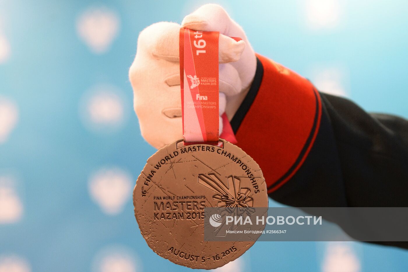 Презентация медалей XVI чемпионата мира по водным видам спорта в Казани