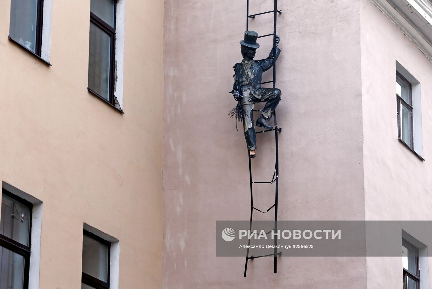 Памятники людям разных профессий в Санкт-Петербурге
