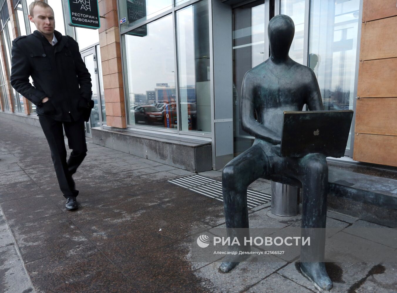 Памятники людям разных профессий в Санкт-Петербурге
