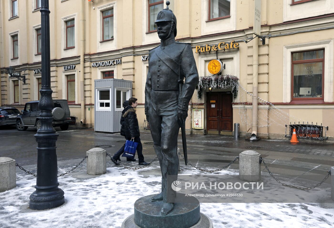 Памятники людям разных профессий в Санкт-Петербурге