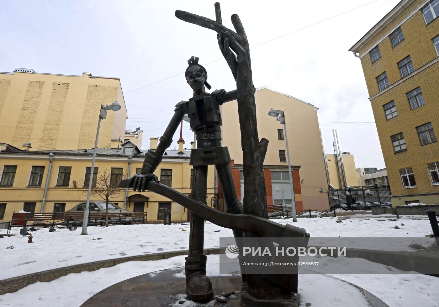 Памятники людям разных профессий в Санкт-Петербурге