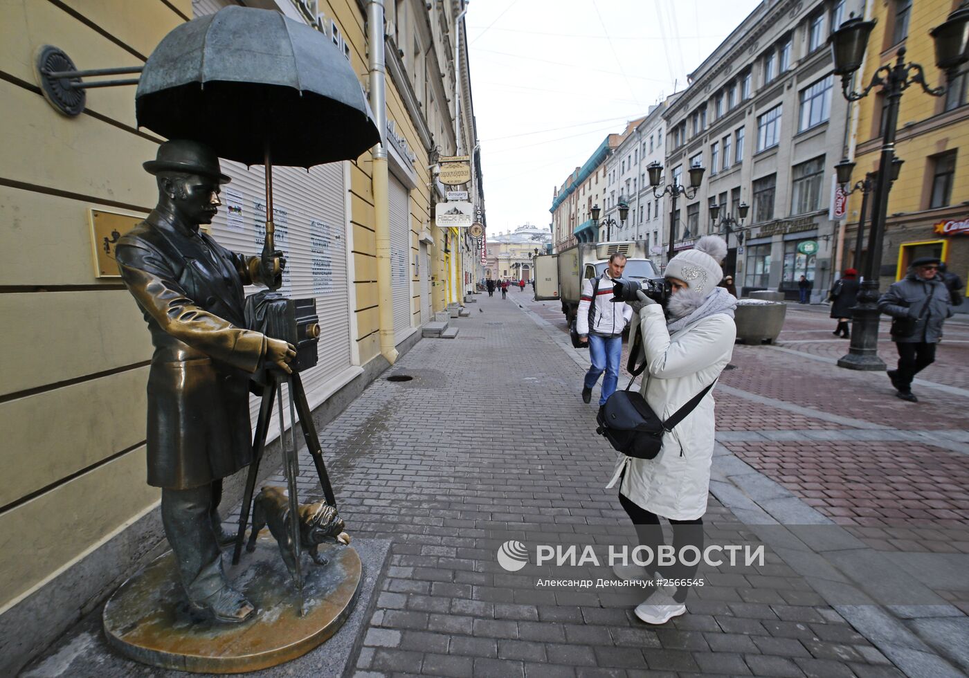 Памятники людям разных профессий в Санкт-Петербурге