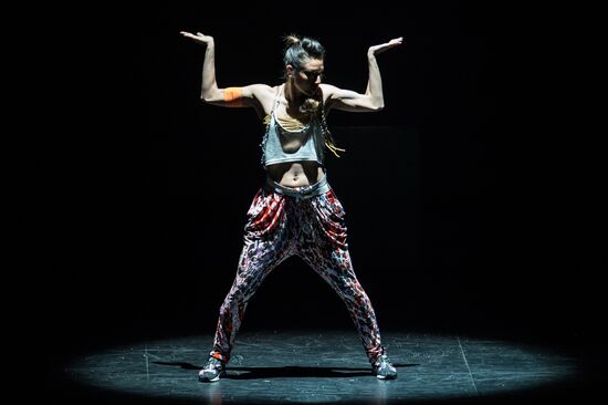 Первое "уличное" iD шоу от Cirque Eloize в Сочи