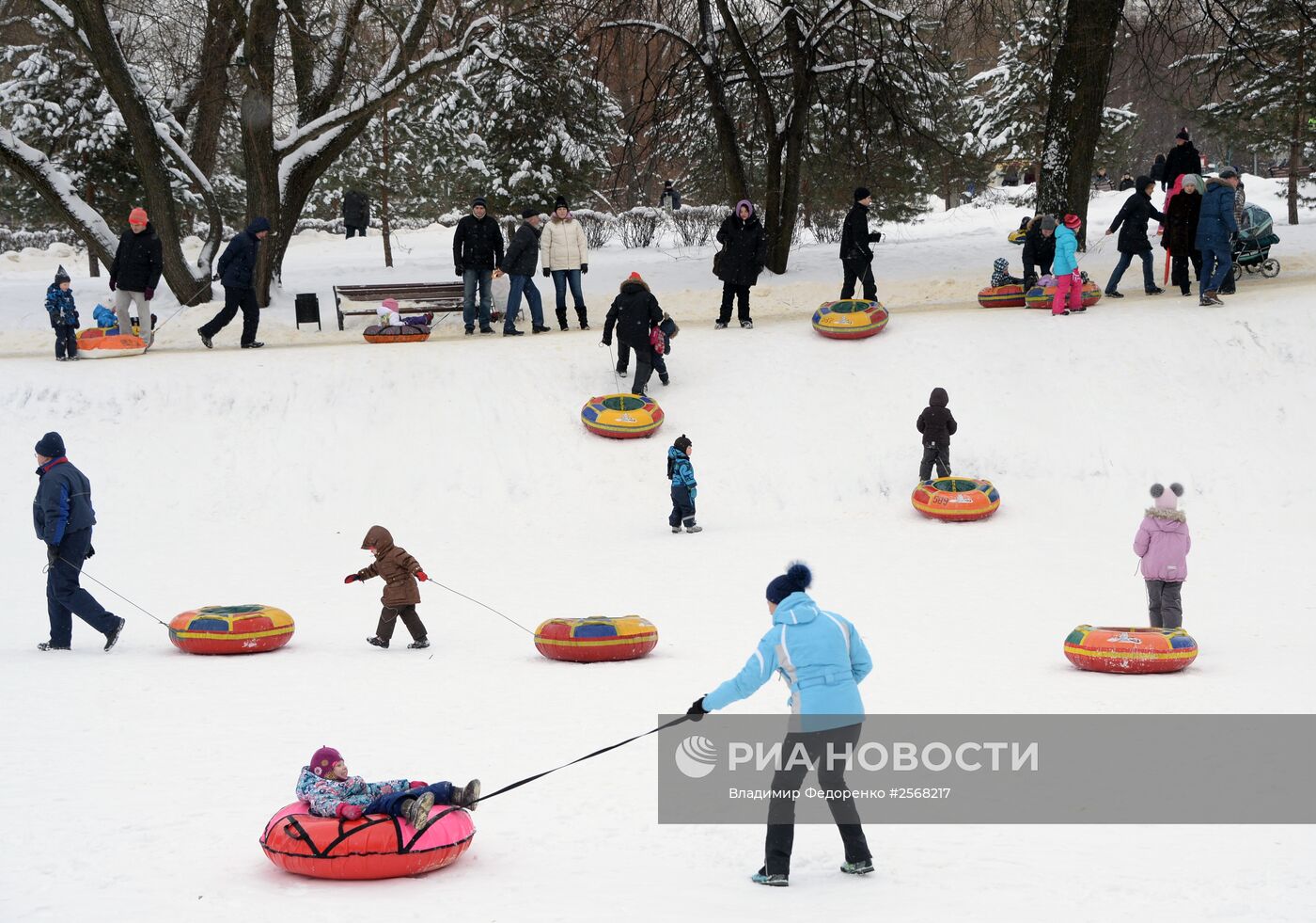 Отдых москвичей в Воронцовском парке