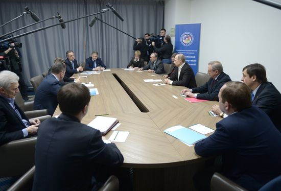 Президент РФ В.Путин посетил Всероссийский детский центр в Сочи
