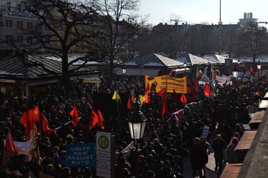 Акции протеста против НАТО в Мюнхене