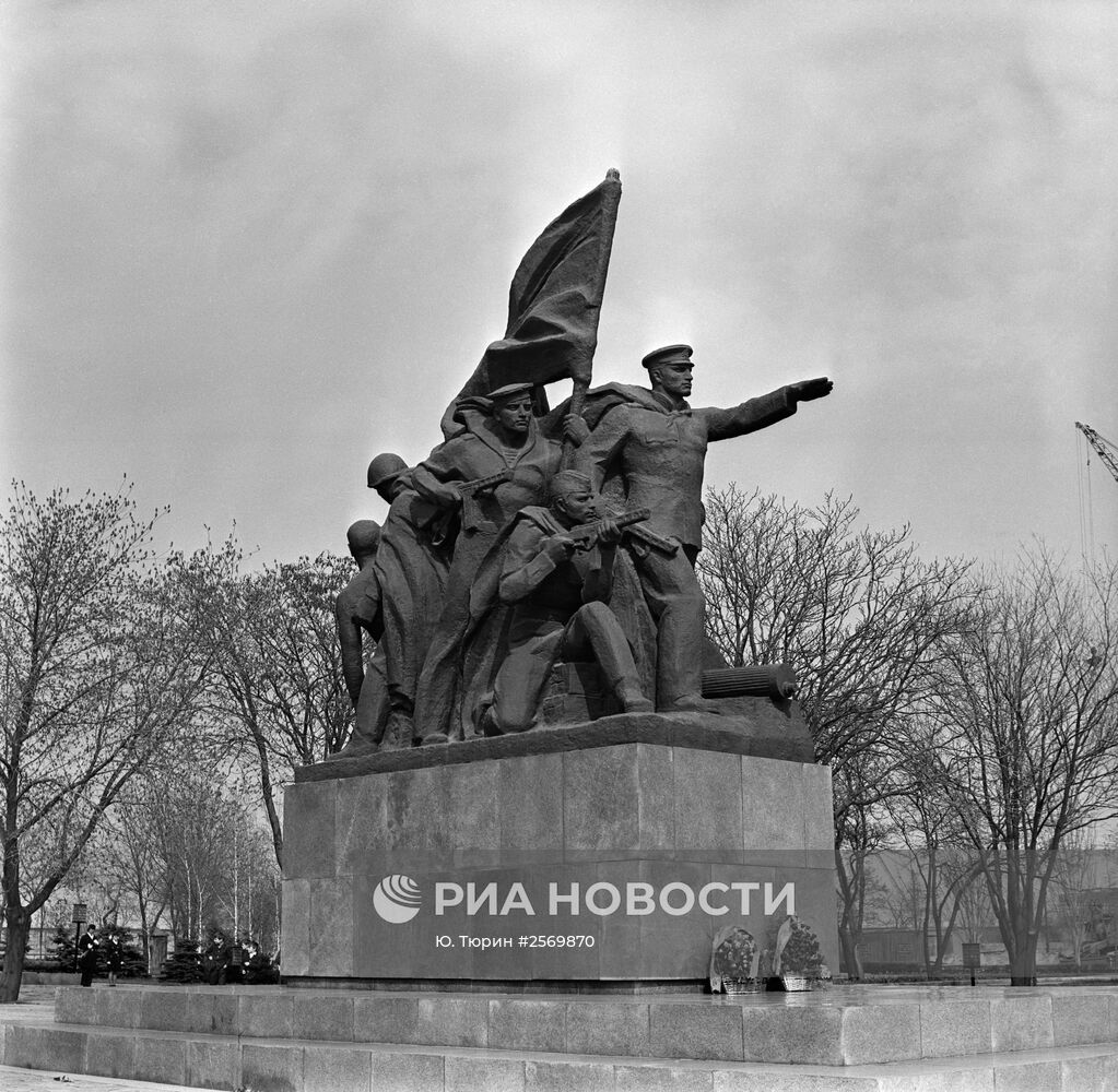 Памятник морякам-десантникам в Николаеве