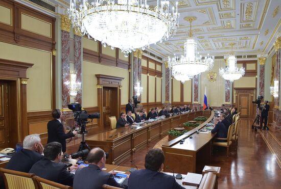 Премьер-министр РФ Д.Медведев провел заседание правительства РФ