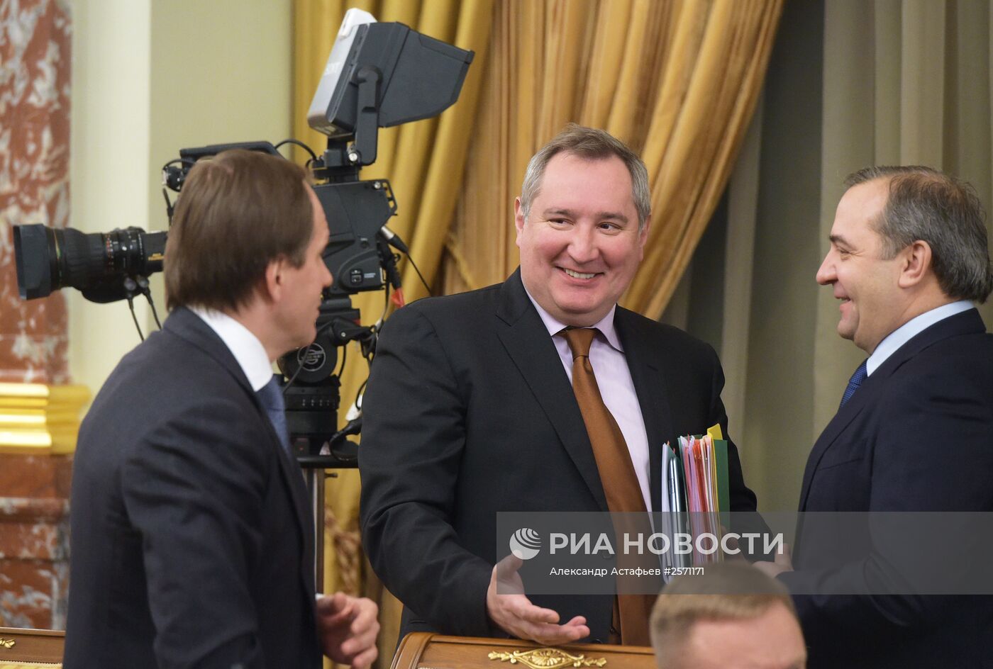 Премьер-министр РФ Д.Медведев провел заседание правительства РФ