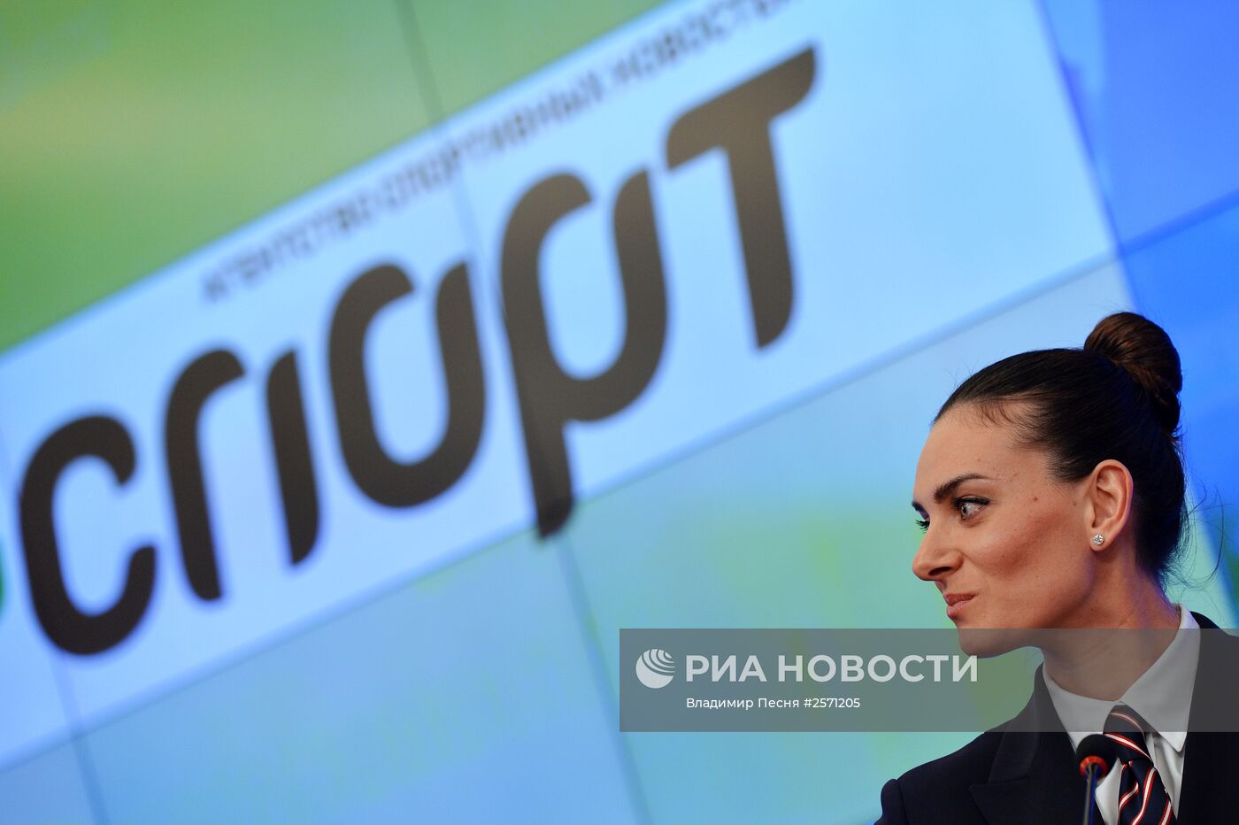 Елена Исинбаева объявила о возвращении в большой спорт