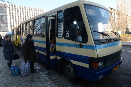 Четыре автобуса с беженцами отправились из Донецка в Россию