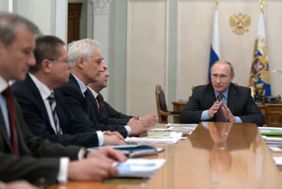 Президент РФ В.Путин провел встречу с экспертами в области экономики