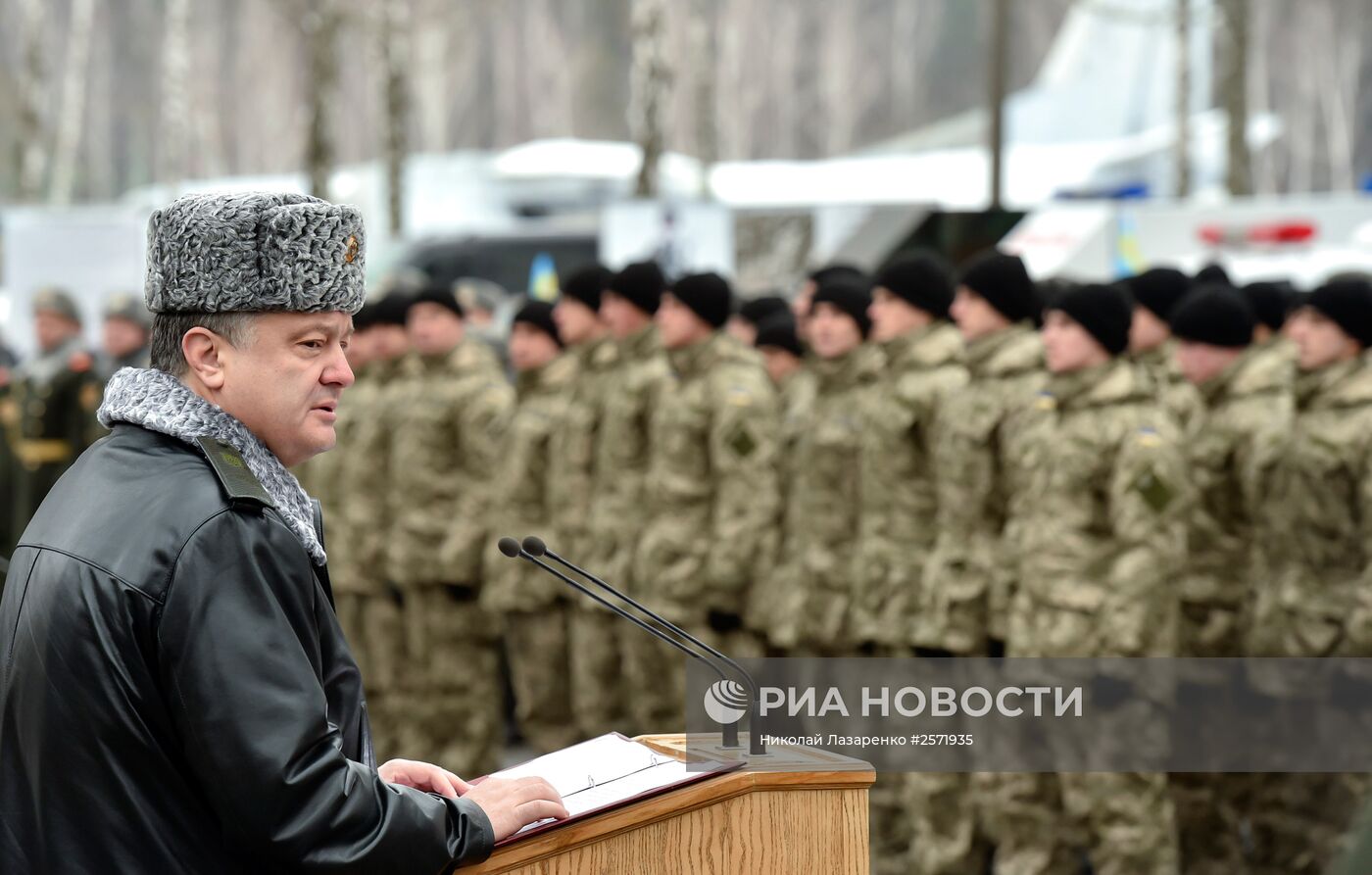 Президент Украины П. Порошенко выступил в учебном центре Национальной гвардии Украины