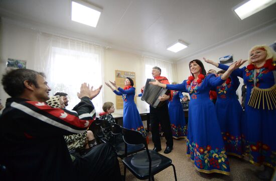 Концерт в госпитале в Донецке для раненых ополченцев