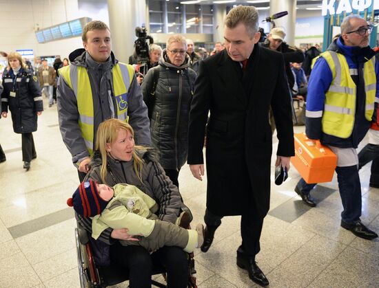 Тяжелобольных детей Донбасса привезли на лечение в Москву