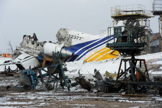 Разрушенный аэропорт Донецка