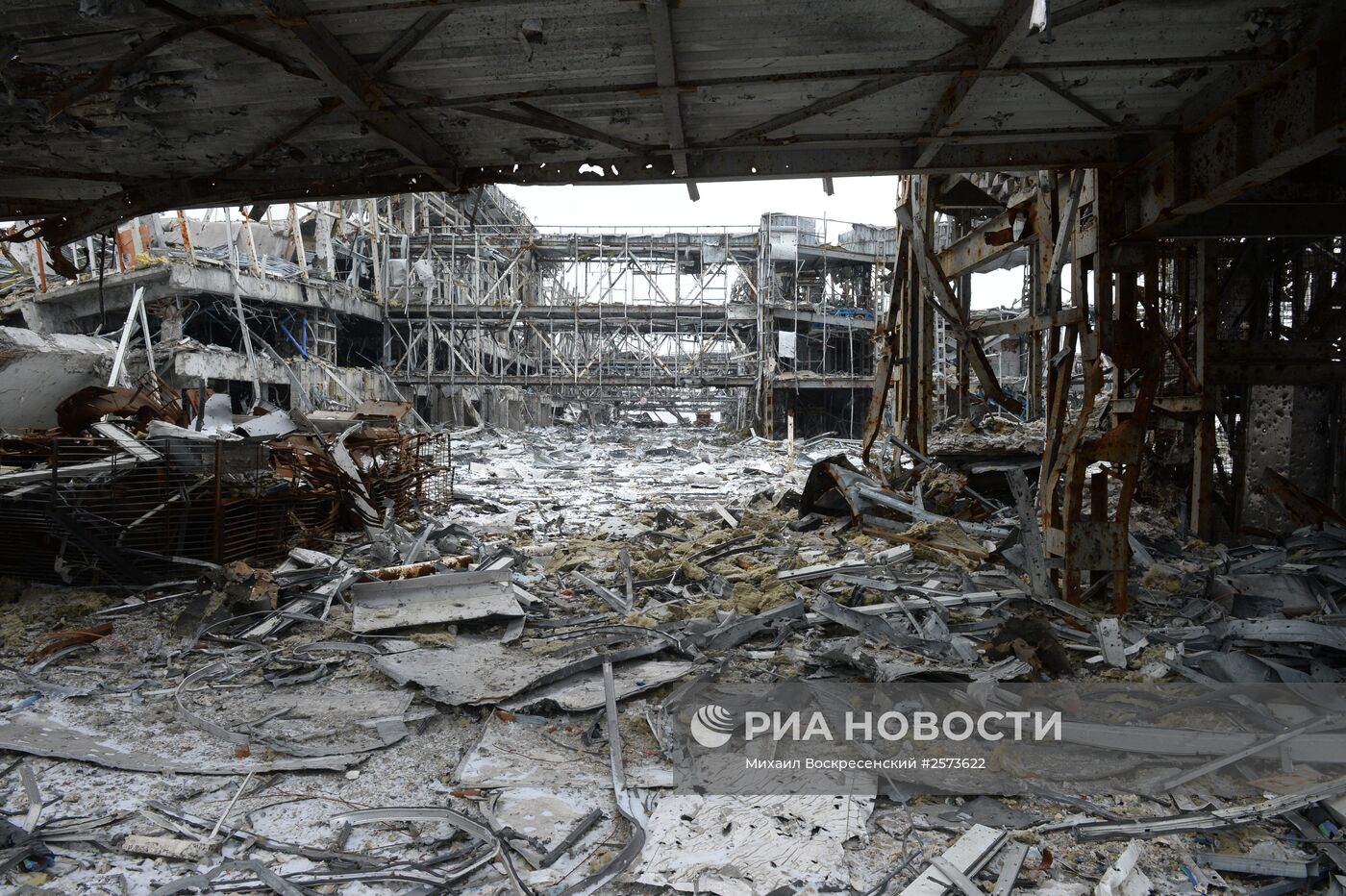 Разрушенный аэропорт Донецка