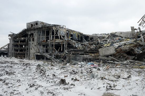 Разрушенный аэропорт Донецка