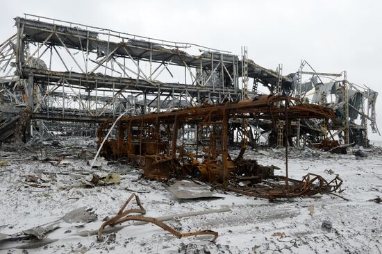 Разрушенный аэропорт Донецка