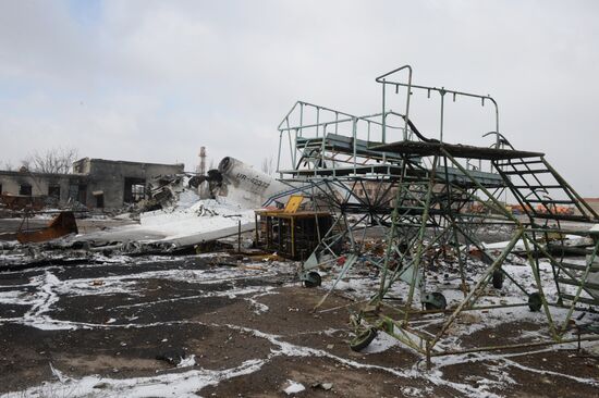 Разрушенный аэропорт Донецка