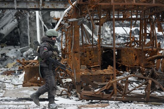 Разрушенный аэропорт Донецка