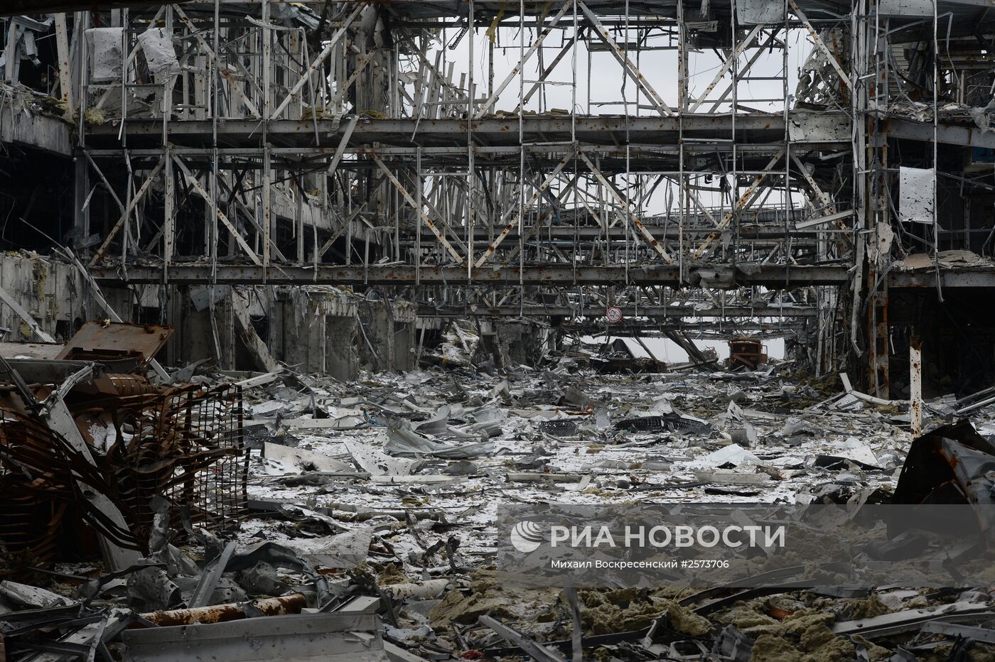 Разрушенный аэропорт Донецка