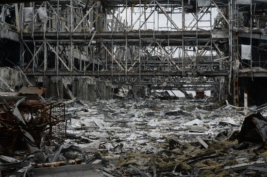 Разрушенный аэропорт Донецка