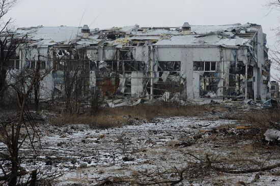 Разрушенный аэропорт Донецка