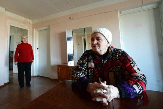 Беженцы из населенных пунктов Донецкой области живут в общежитии медучилица в Макеевке