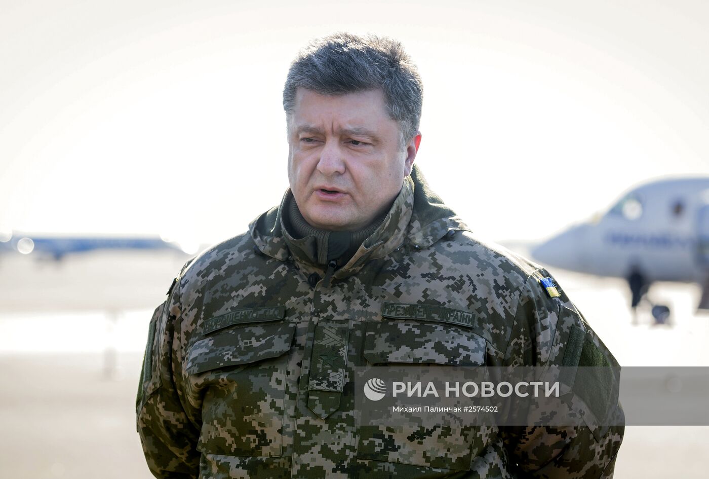 Президент Украины П.Порошенко перед вылетом в зону силовой операции