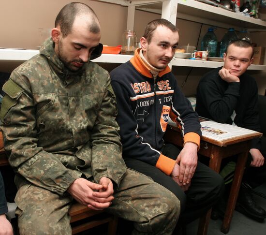 Украинские военнопленные в Донецке