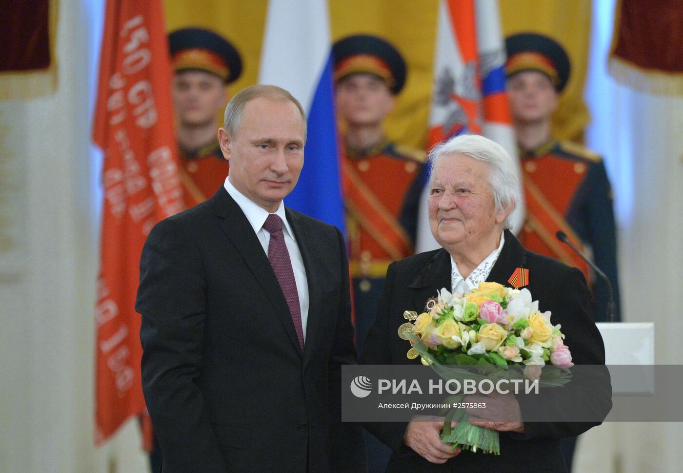 Президент РФ В.Путин вручил в Кремле медали ветеранам Великой Отечественной войны