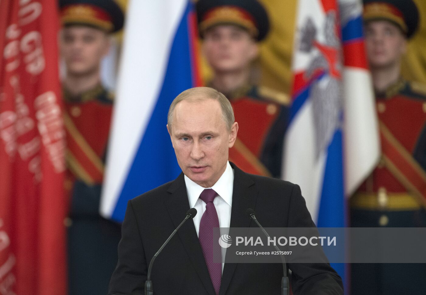 Президент РФ В.Путин вручил в Кремле медали ветеранам Великой Отечественной войны