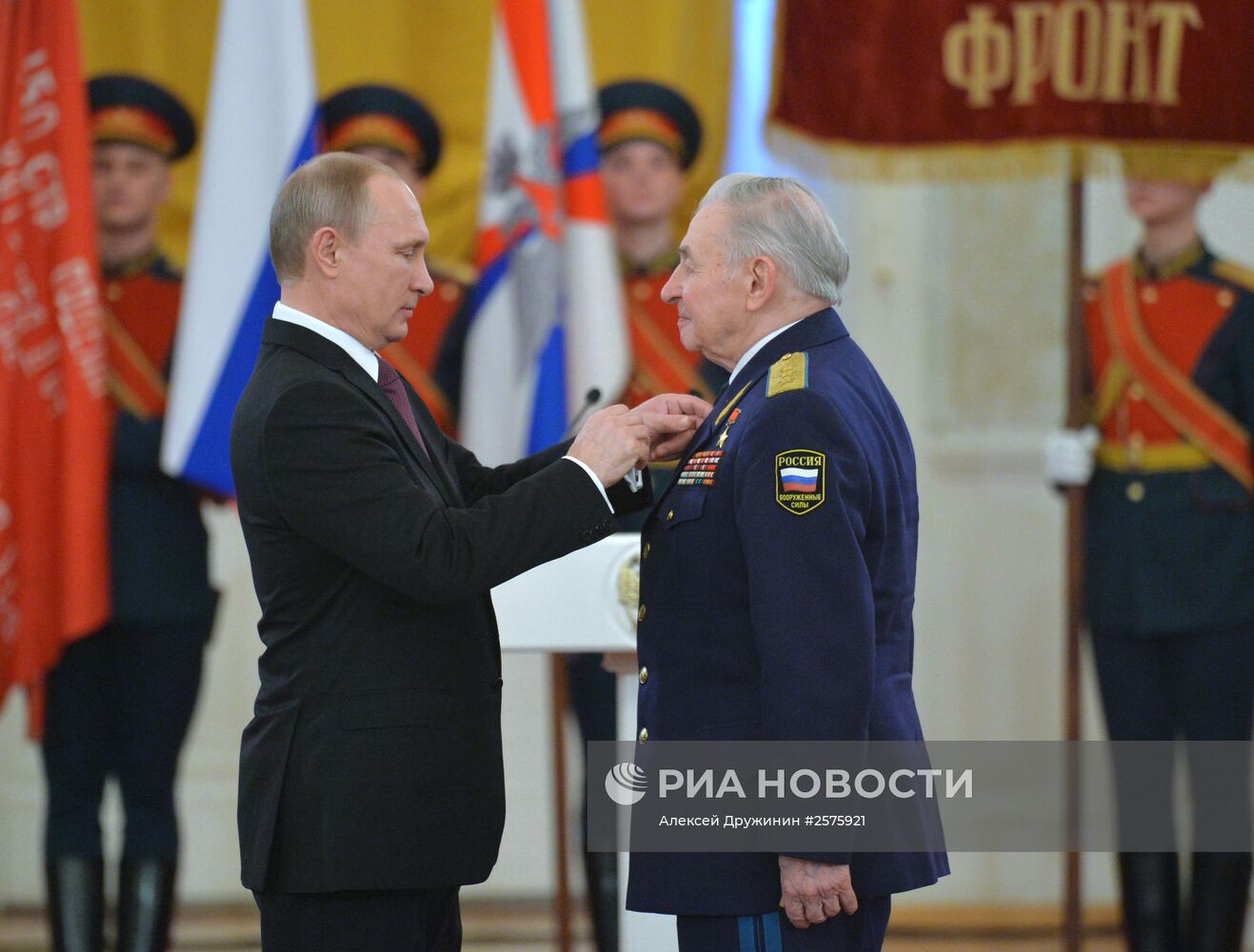 Президент РФ В.Путин вручил в Кремле медали ветеранам Великой Отечественной войны