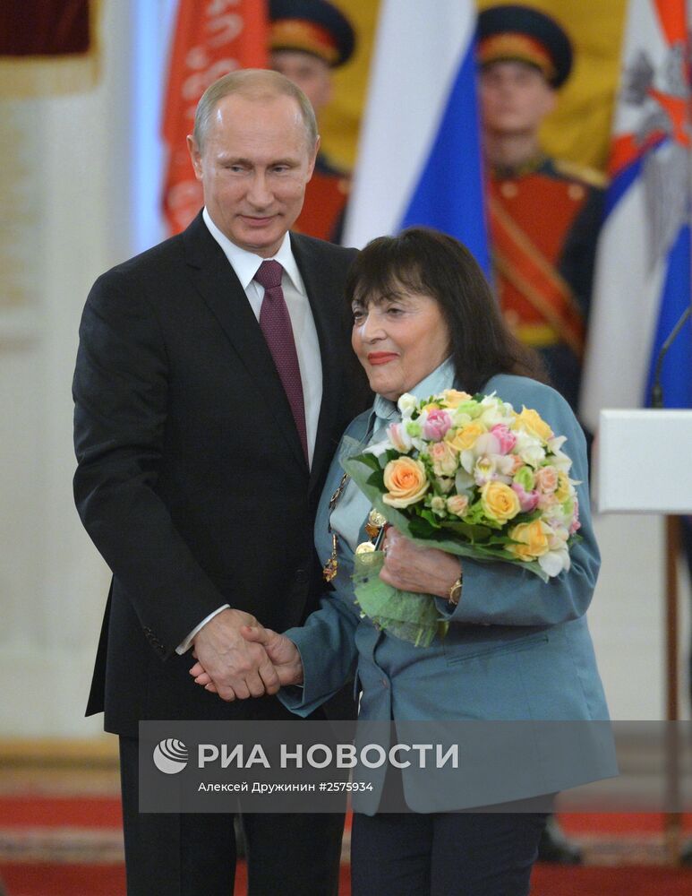 Президент РФ В.Путин вручил в Кремле медали ветеранам Великой Отечественной войны