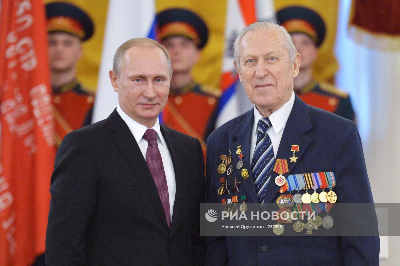 Президент РФ В.Путин вручил в Кремле медали ветеранам Великой Отечественной войны