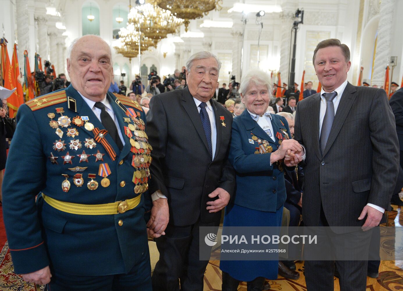Президент РФ В.Путин вручил в Кремле медали ветеранам Великой Отечественной войны