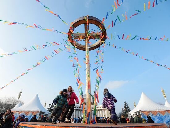 Празднование Широкой Масленицы в Москве