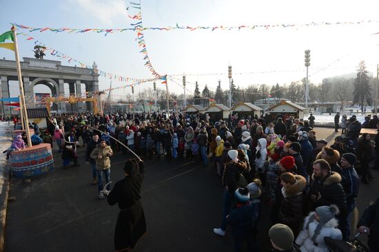 Празднование Широкой Масленицы в Москве