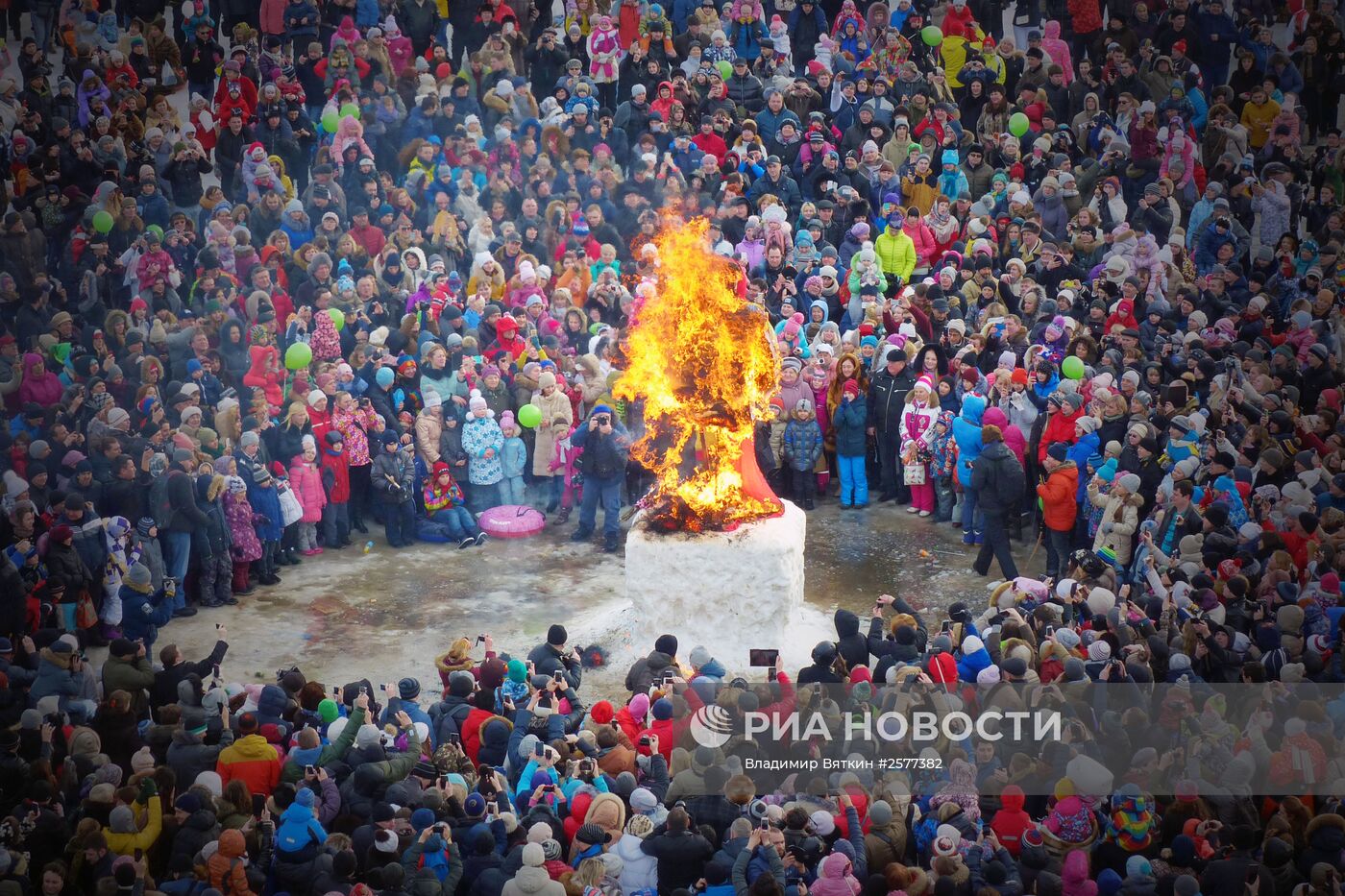 Празднование Масленицы в Суздале