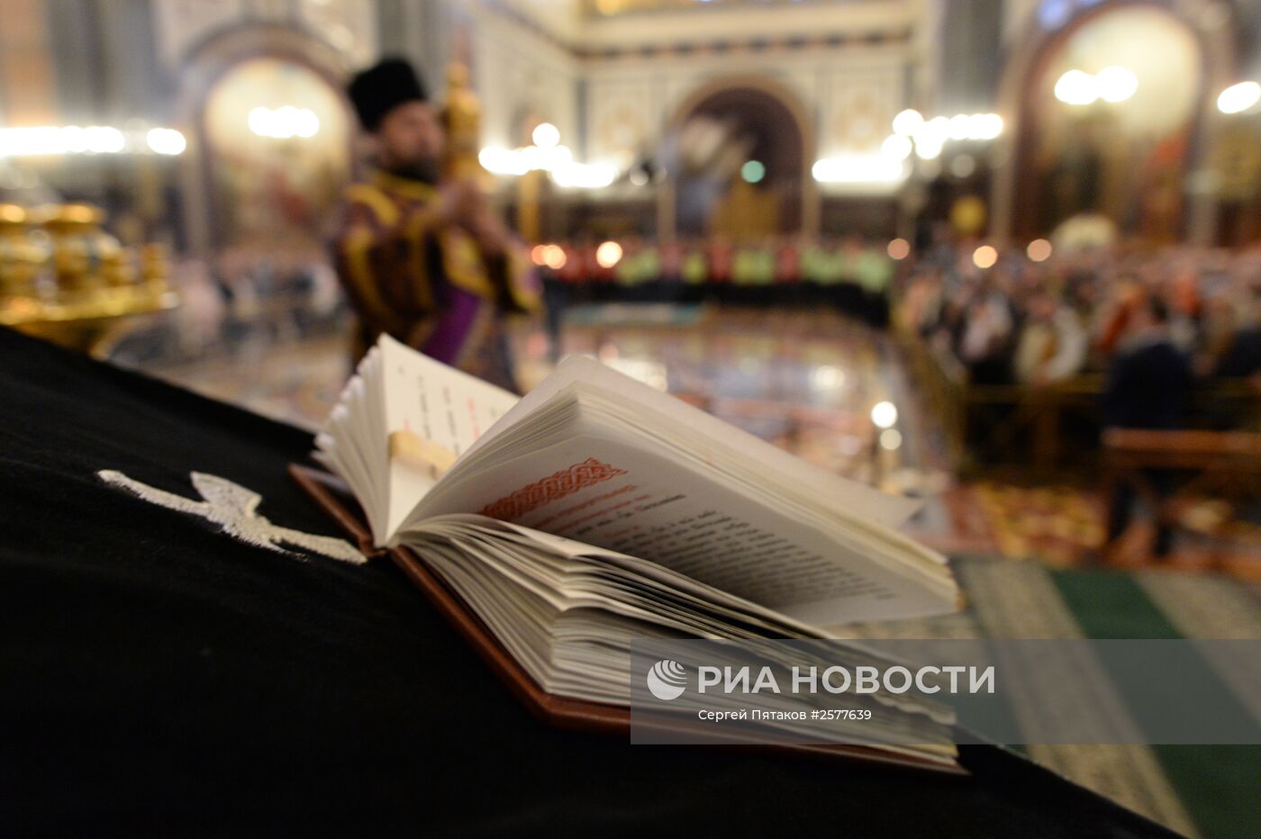 Патриарх Московский и всея Руси Кирилл в храме Христа Спасителя совершил вечерню с чином прощения