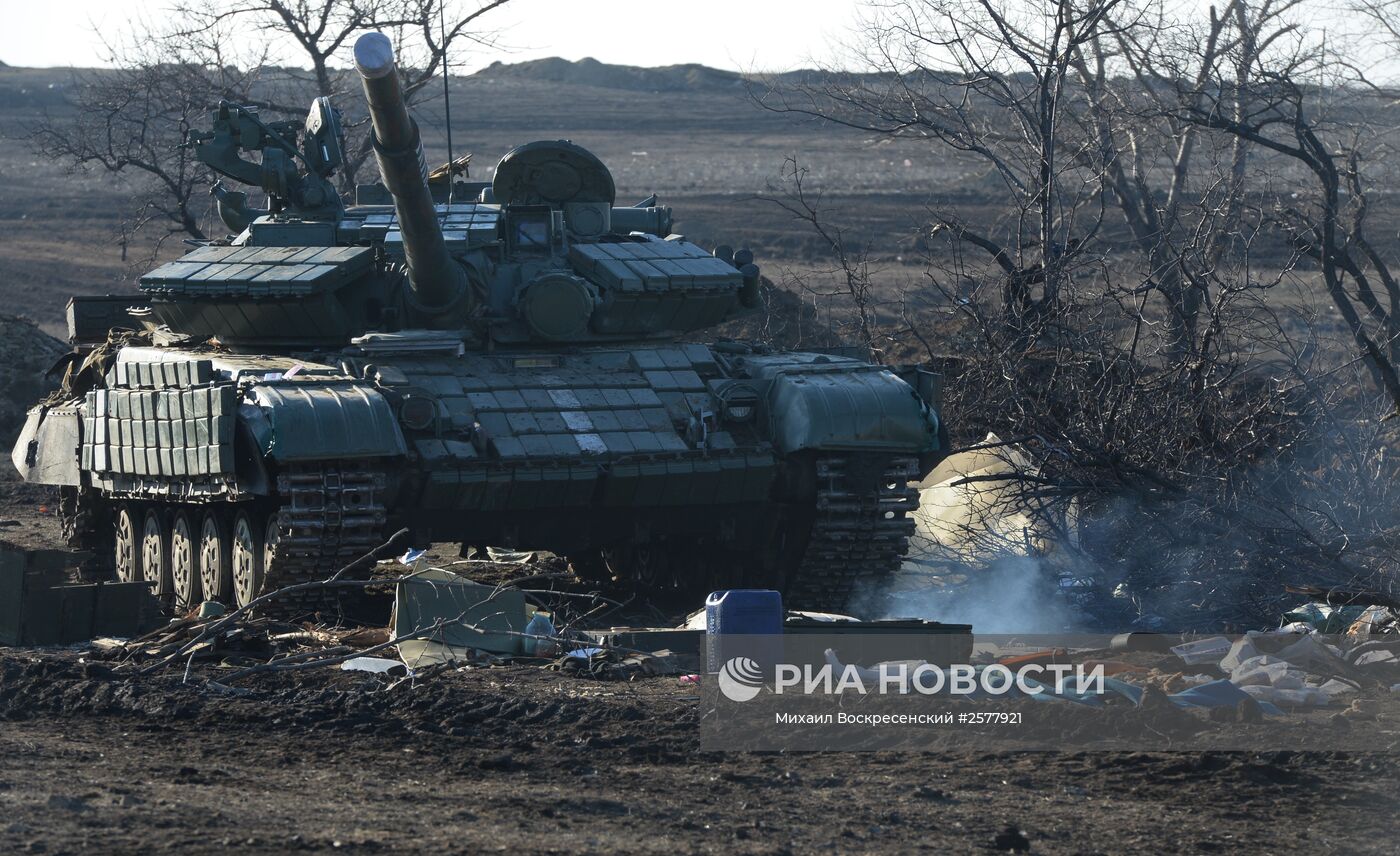 Разрушенный укрепрайон украинских силовиков на окраине города Дебальцево