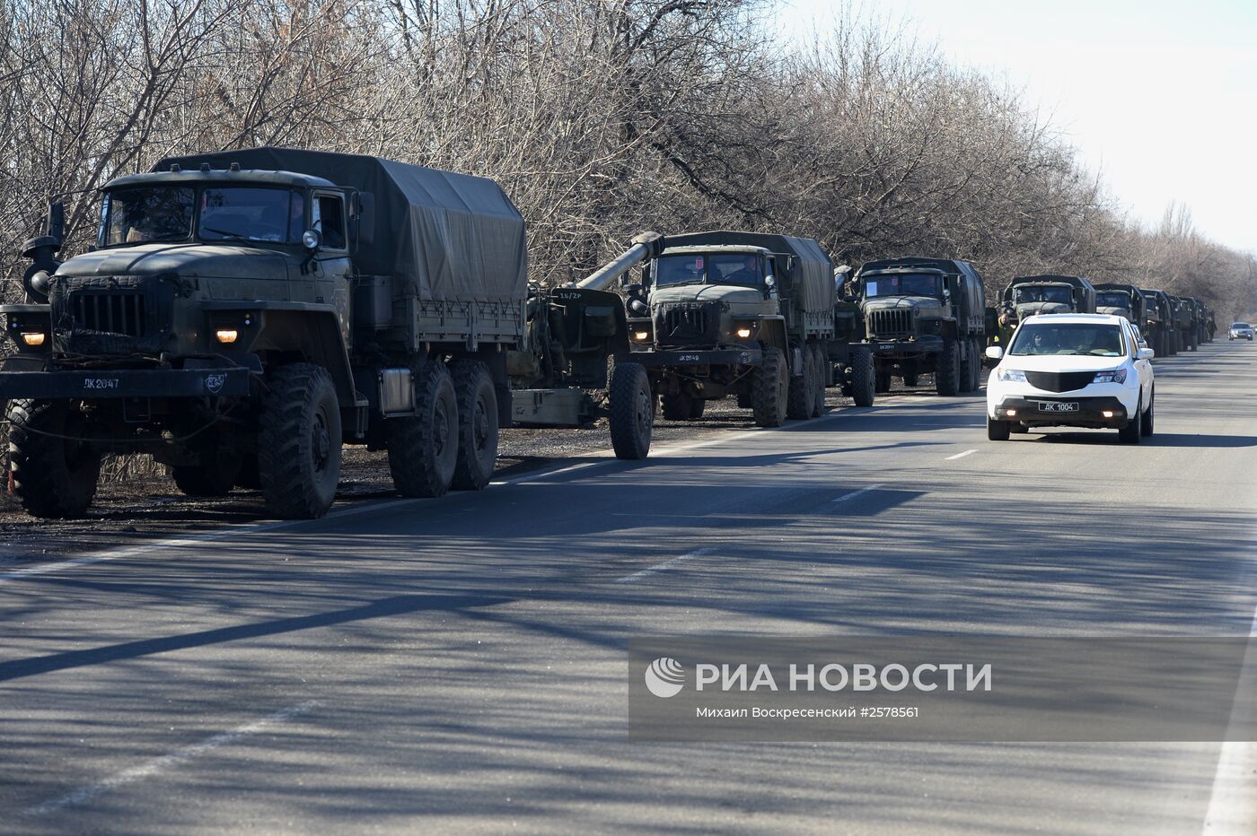 Отвод колонны тяжелой военной техники из Донецка