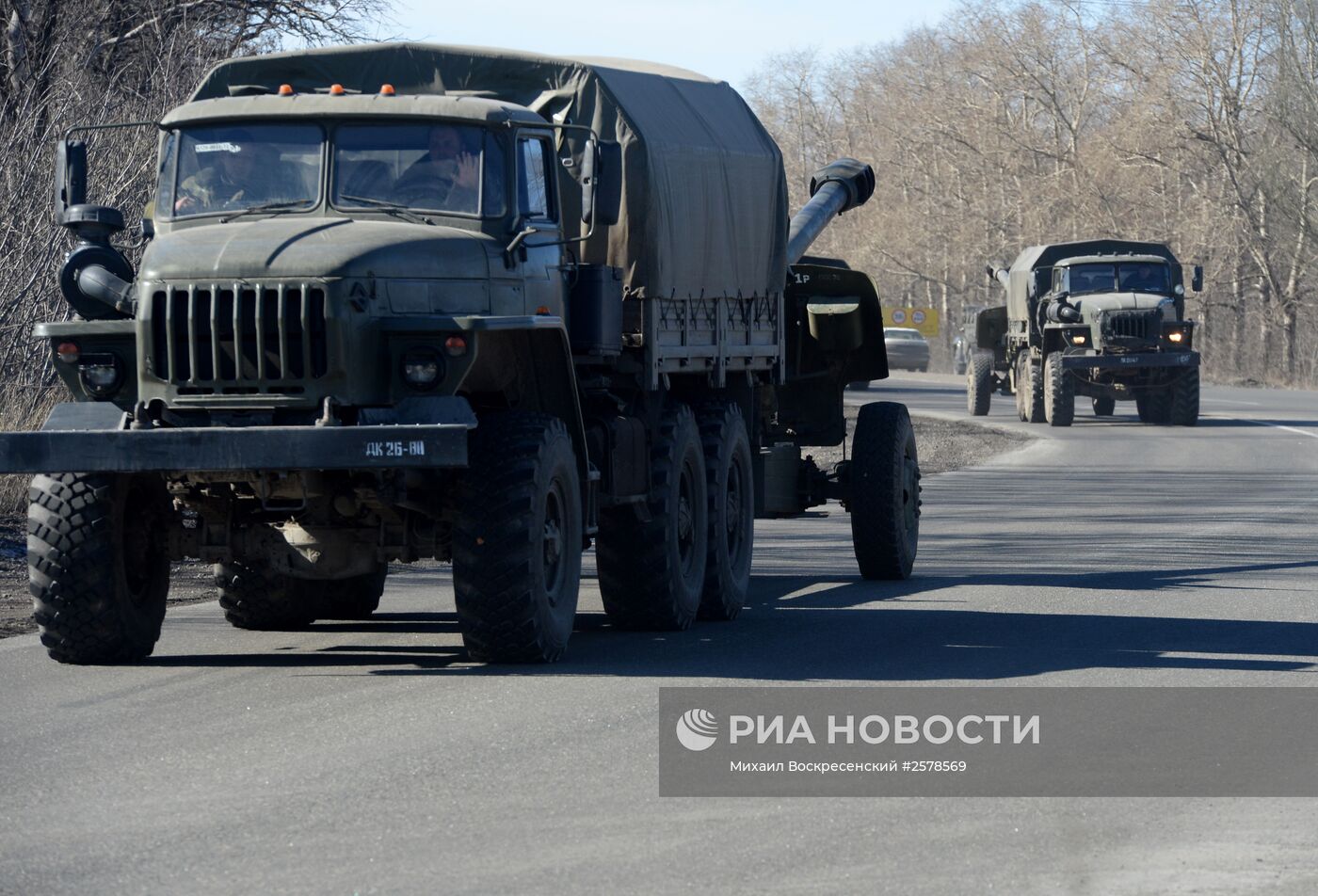 Отвод колонны тяжелой военной техники из Донецка