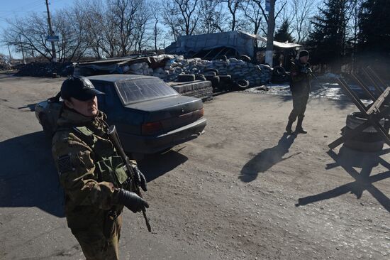 Блокпост ополченцев ДНР на выезде из Макеевки